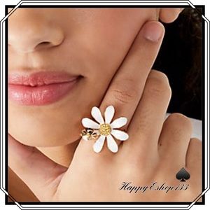 ♠️🐝 kate spade Dazzling Daisy Enamel With Stone Bee Ring, White Gold Multi